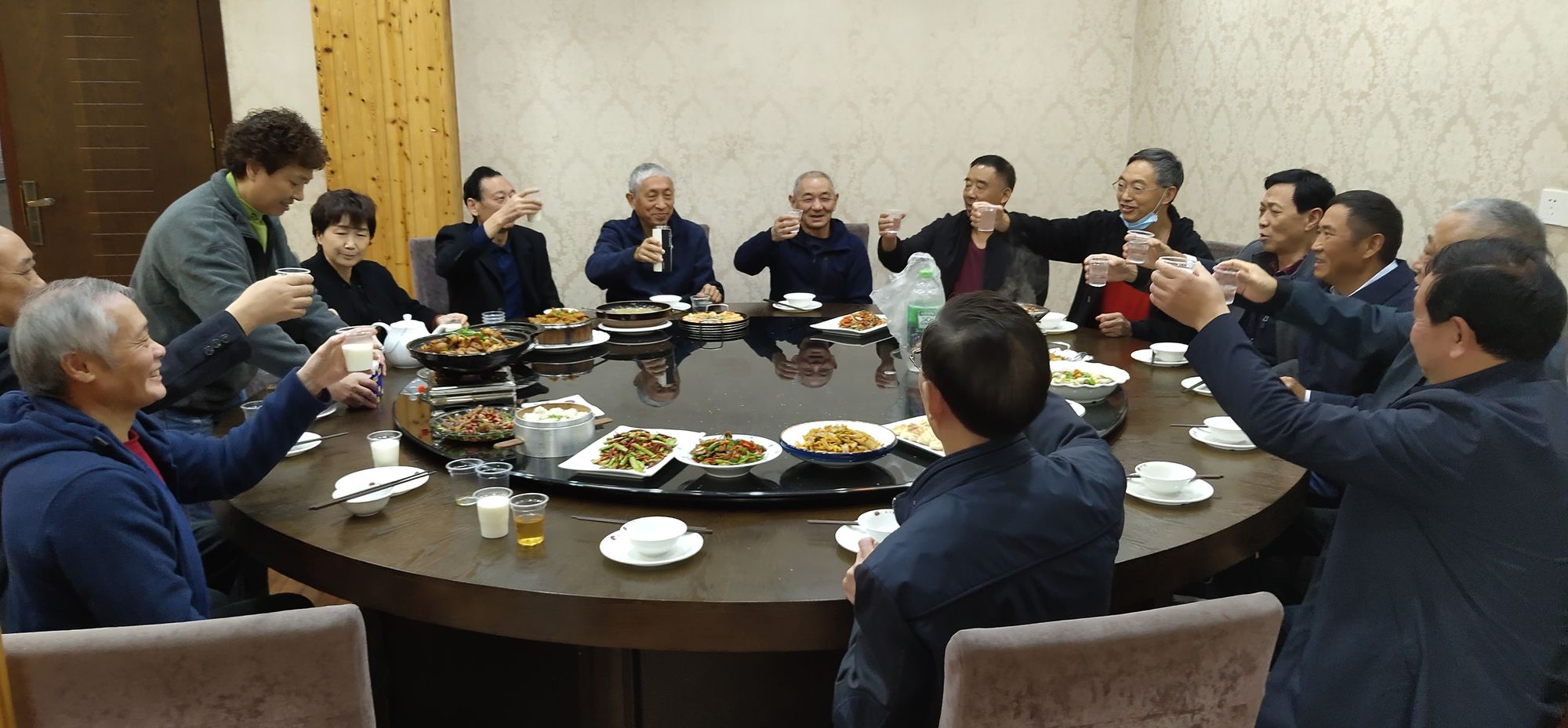 陌附近交友_陌附近下载_附近陌约