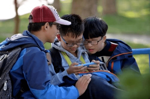 玩网络游戏的人_网民玩手机游戏叫什么_网民玩手机游戏
