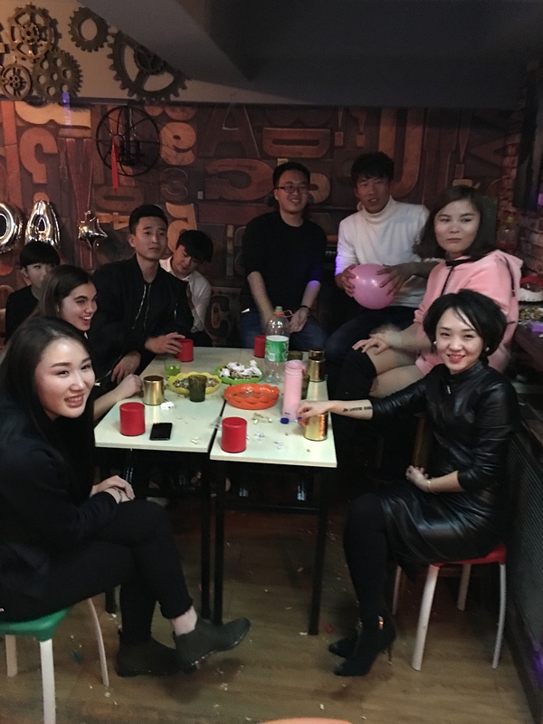 四个人的手机游戏惩罚女生_四个人的手机游戏惩罚女生_四个人的手机游戏惩罚女生